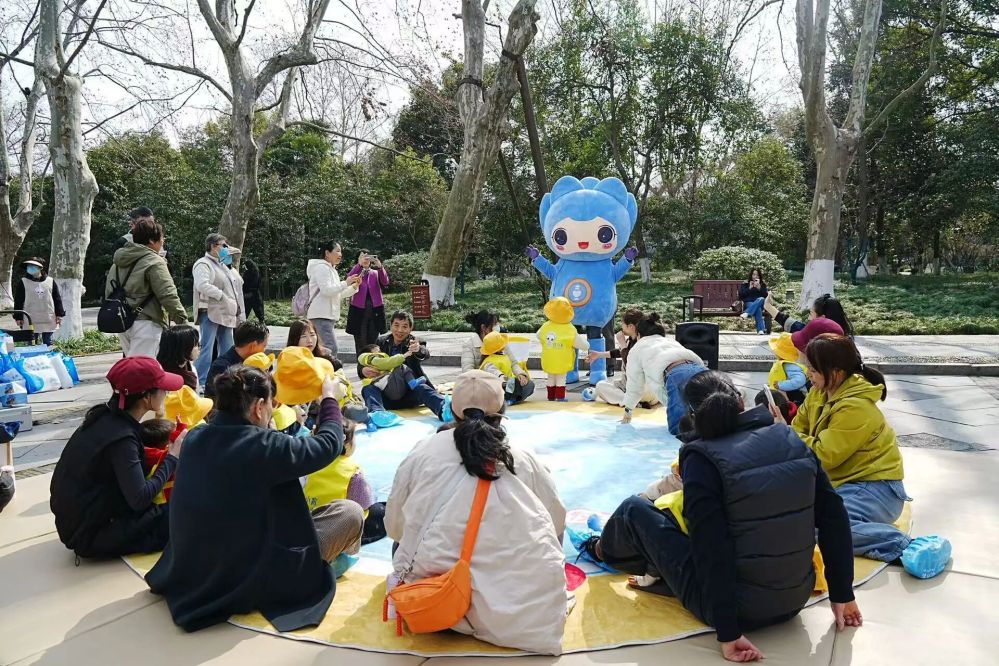 带娃还能这么玩？杭州把亲子活动搬进了春天里