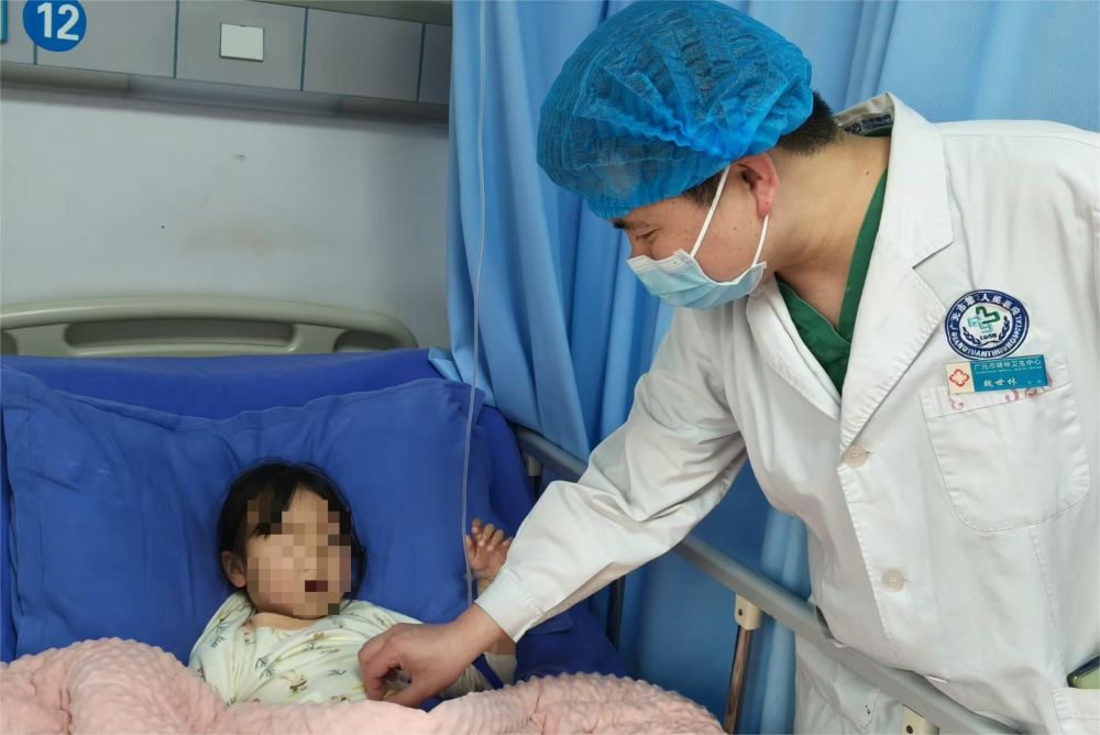 广元市第三人民医院普外科团队以微创为小儿胆囊结石患者&ldquo;拆弹&rdquo;