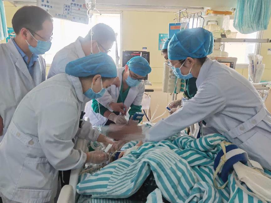 石城县人民医院重症医学科成功救治八旬重度高钾血症患者